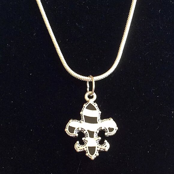 Fleur de Lis Necklace French Flower Nola Saints Mardi Gras Silver Plated 18" - Picture 2 of 8